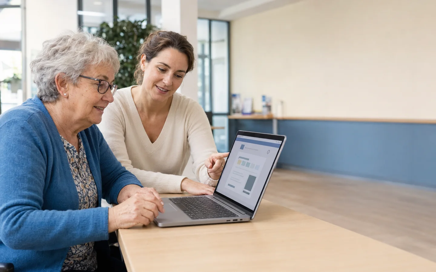 Des seniors consultent calmement des informations générales